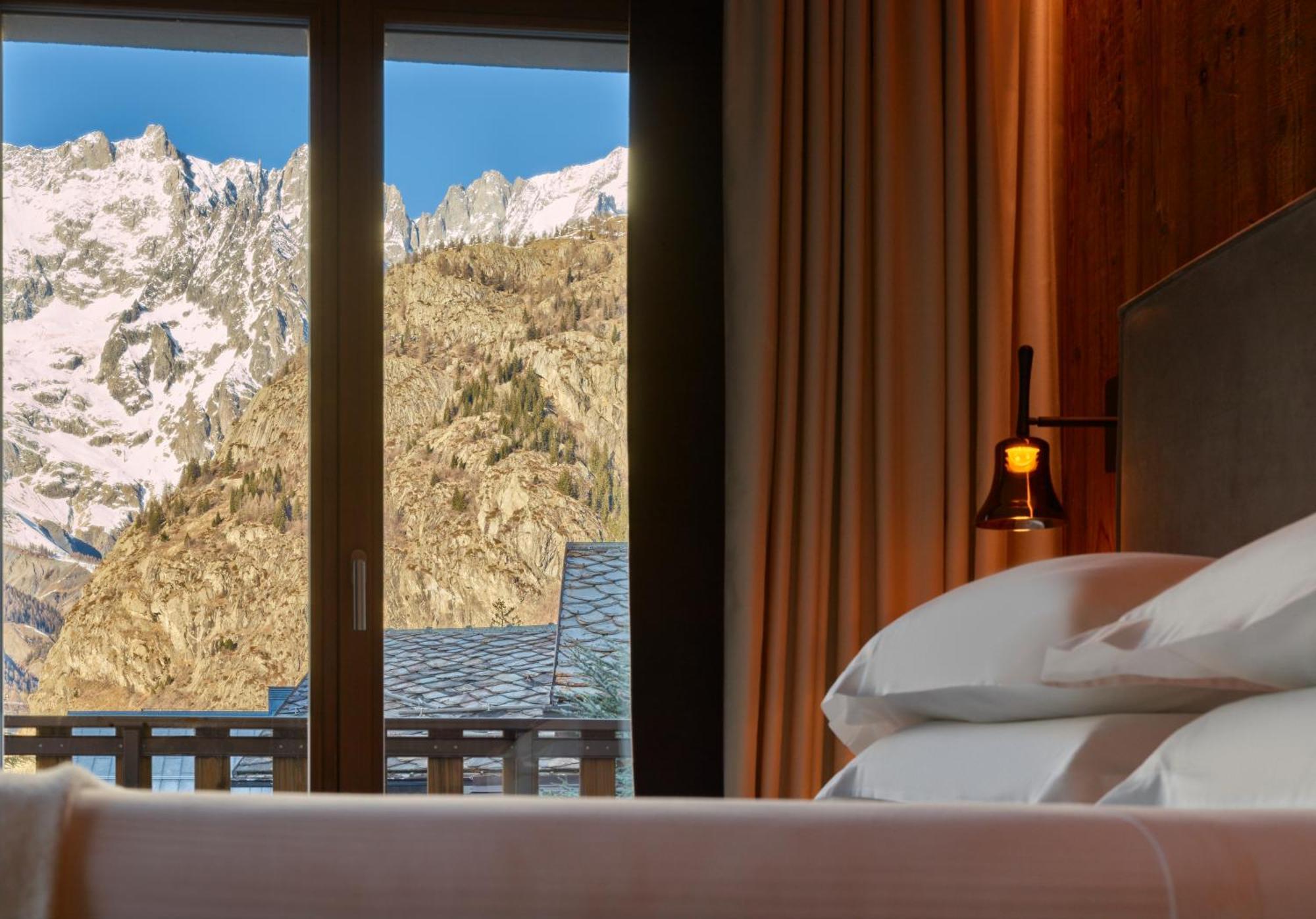 Le Massif Hotel & Lodge Courmayeur The Leading Hotels Of The World Exterior photo