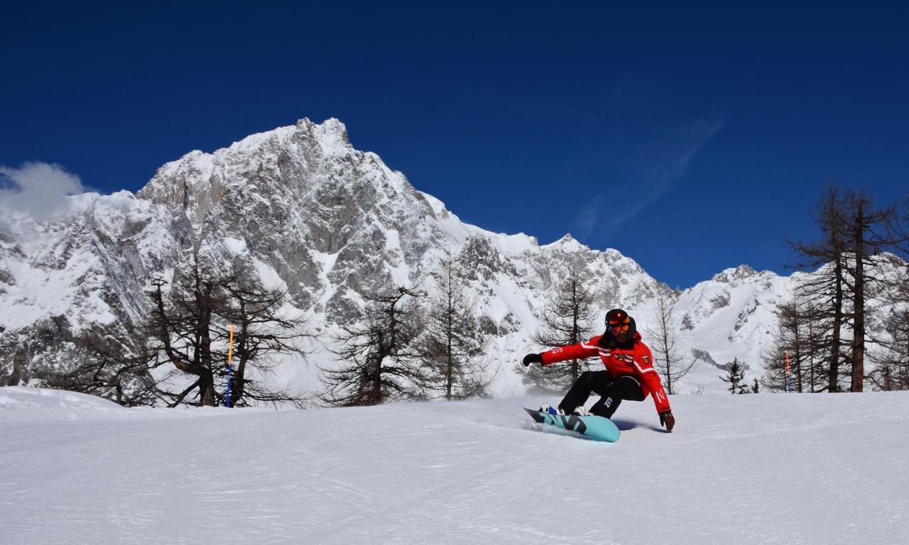 Le Massif Hotel & Lodge Courmayeur The Leading Hotels Of The World Exterior photo