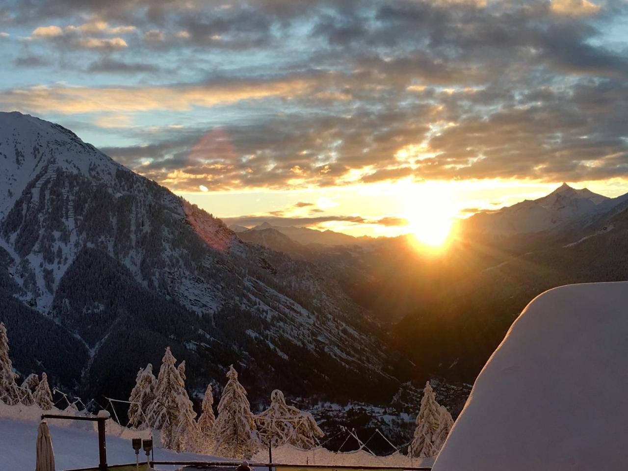 Le Massif Hotel & Lodge Courmayeur The Leading Hotels Of The World Exterior photo