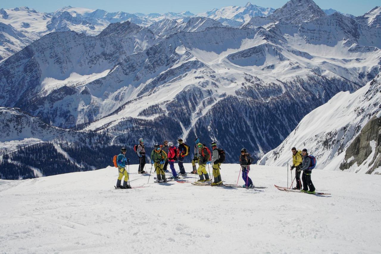Le Massif Hotel & Lodge Courmayeur The Leading Hotels Of The World Exterior photo