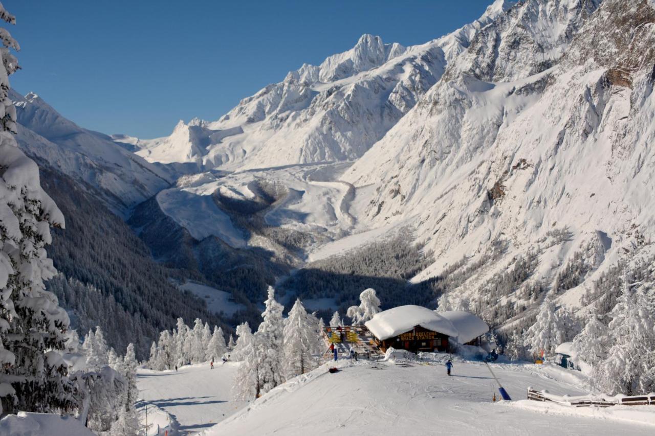 Le Massif Hotel & Lodge Courmayeur The Leading Hotels Of The World Exterior photo